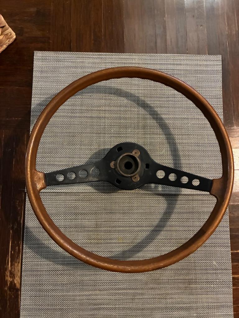 Volant FIAT 124 spider Fiat 850 LesAnciennes.com