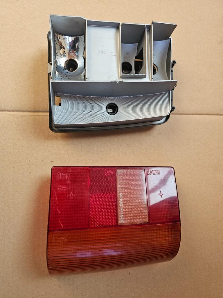 Feu arriere CITROEN BX break LesAnciennes.com