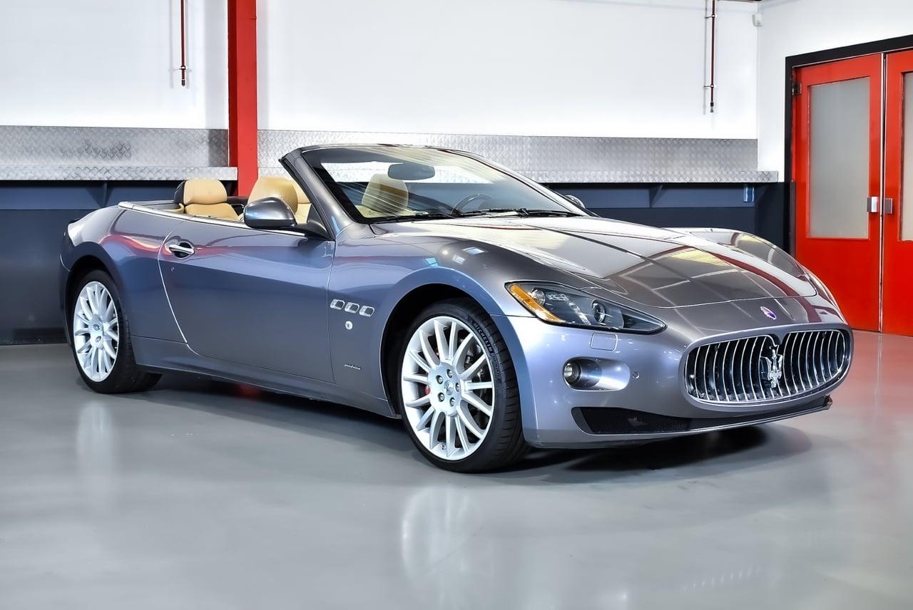 2013 Maserati GranCabrio Convertible 4,7L V8 LesAnciennes.com