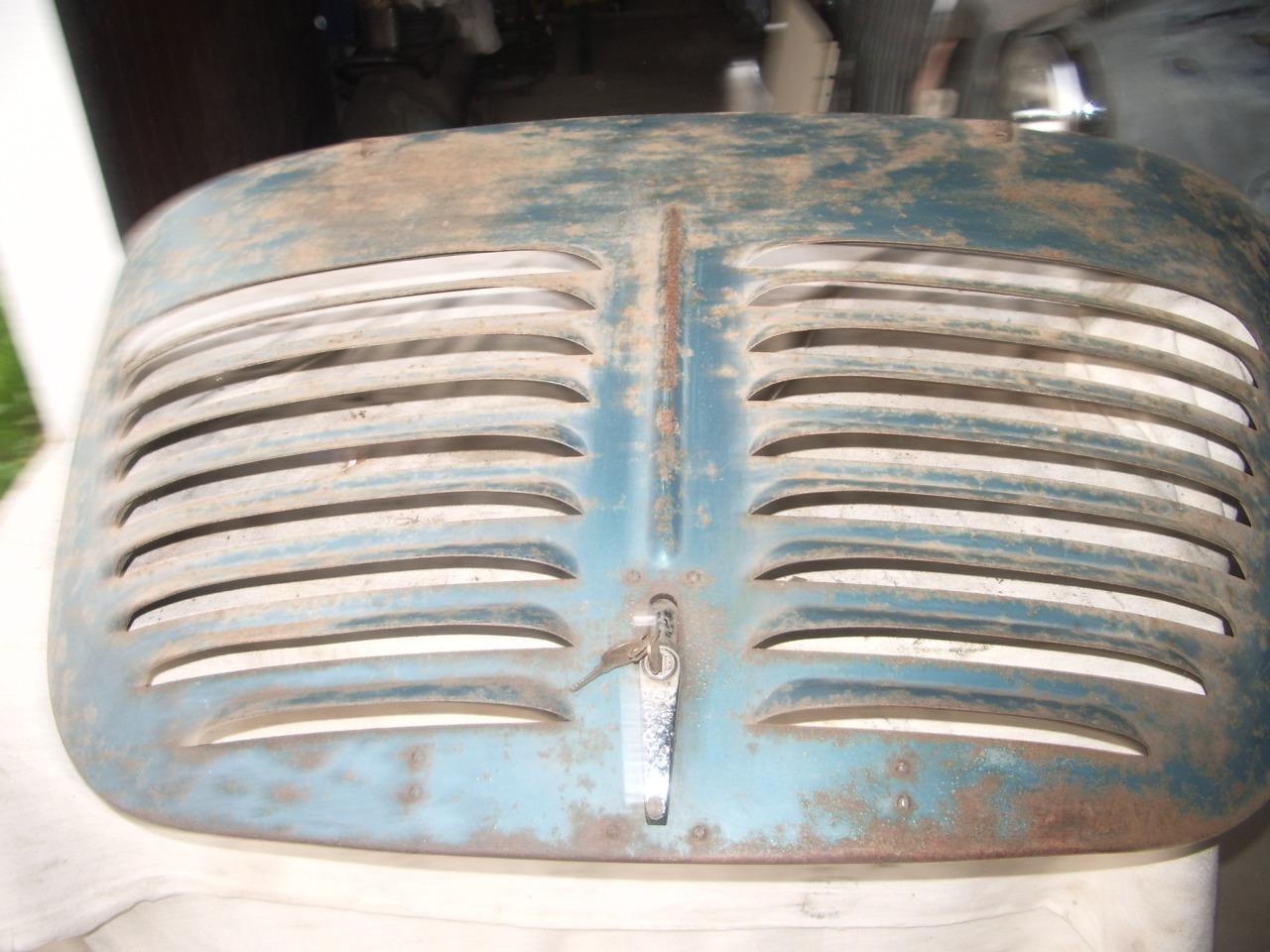 Capot RENAULT 4CV berline LesAnciennes.com