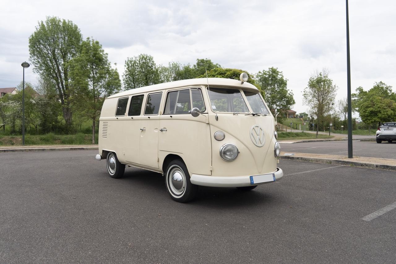 1967 Volkswagen T1 Ambulance LesAnciennes.com