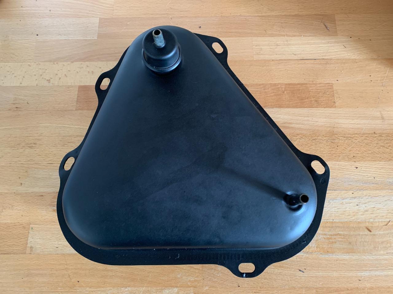 Vase d'expansion pour RENAULT 4 (R4) LesAnciennes.com