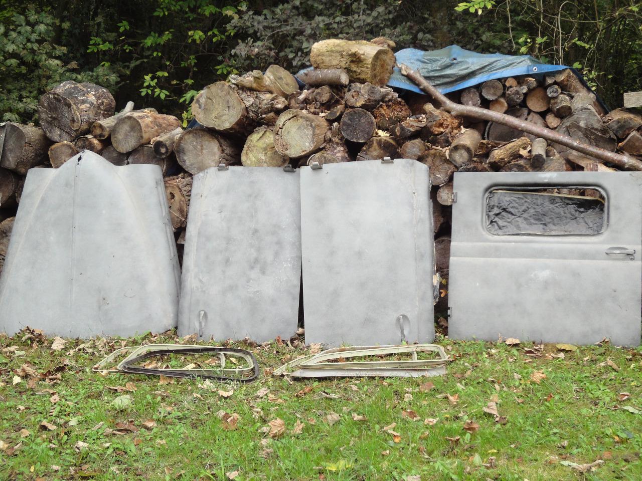 Lot de pièces RENAULT Juvaquatre LesAnciennes.com