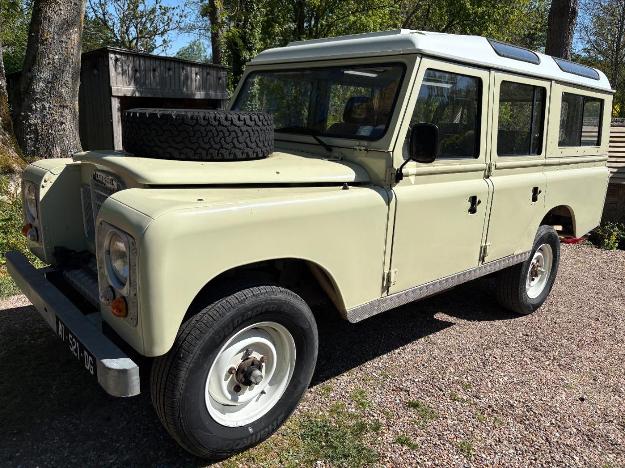 LAND ROVER 109 Sation Wagon - 1981 LesAnciennes.com