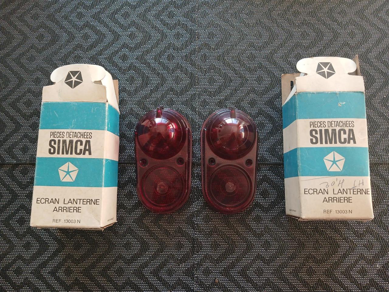 Cabochons feux arrière SIMCA Aronde LesAnciennes.com