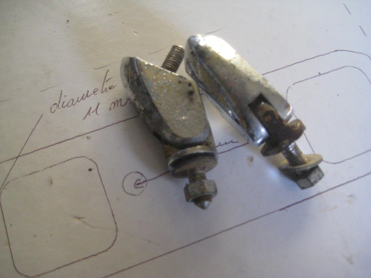 Charnières CITROEN Traction LesAnciennes.com