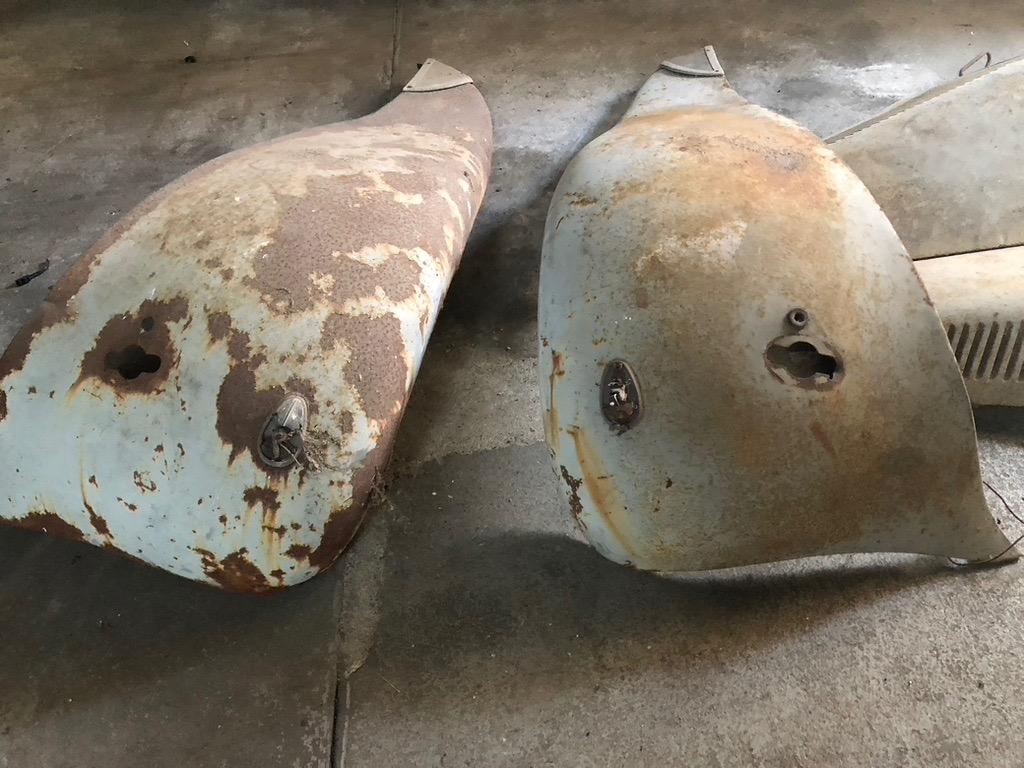 Aile AV CITROEN Traction 11 BL LesAnciennes.com