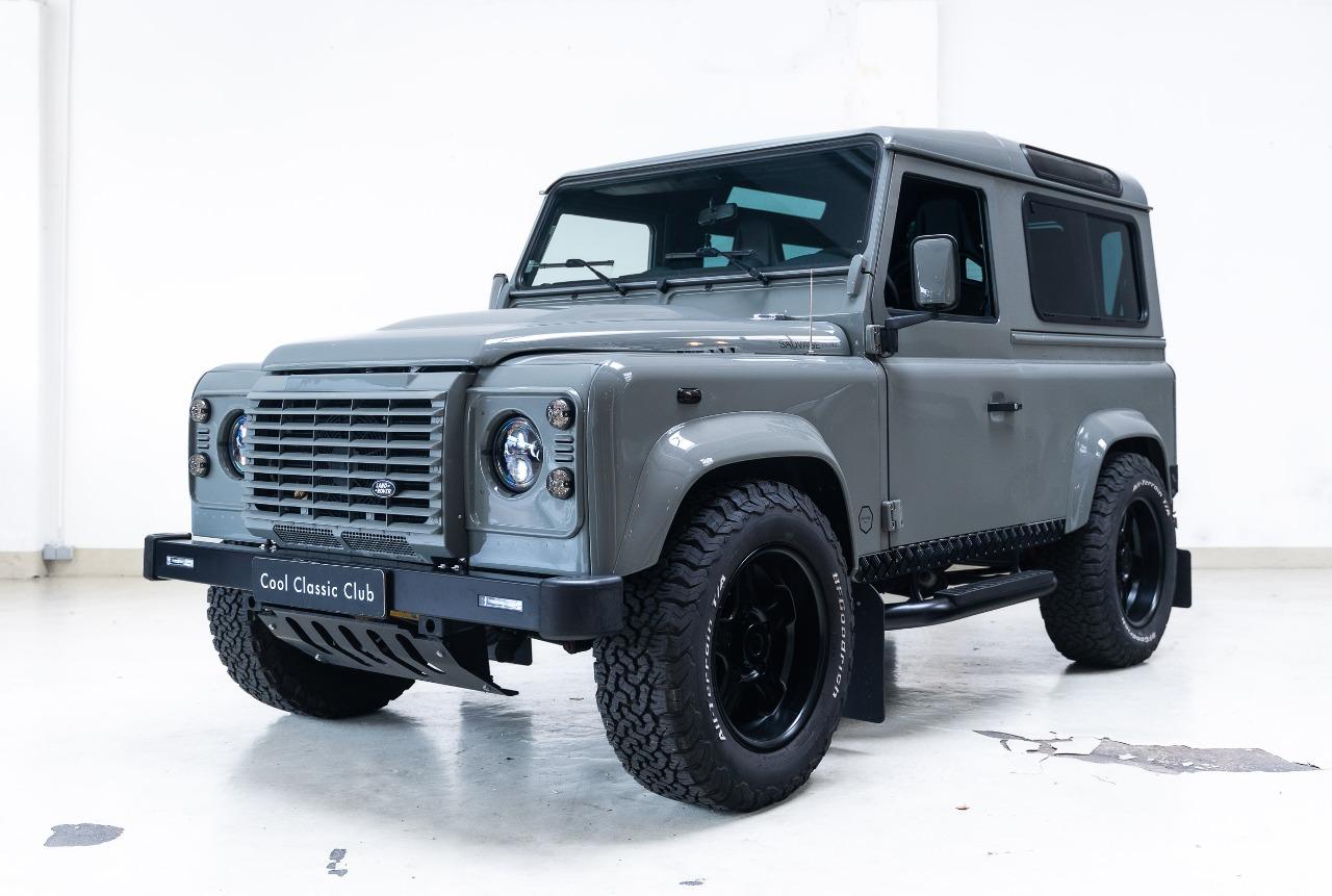 LAND ROVER Defender 90 Custom LesAnciennes.com