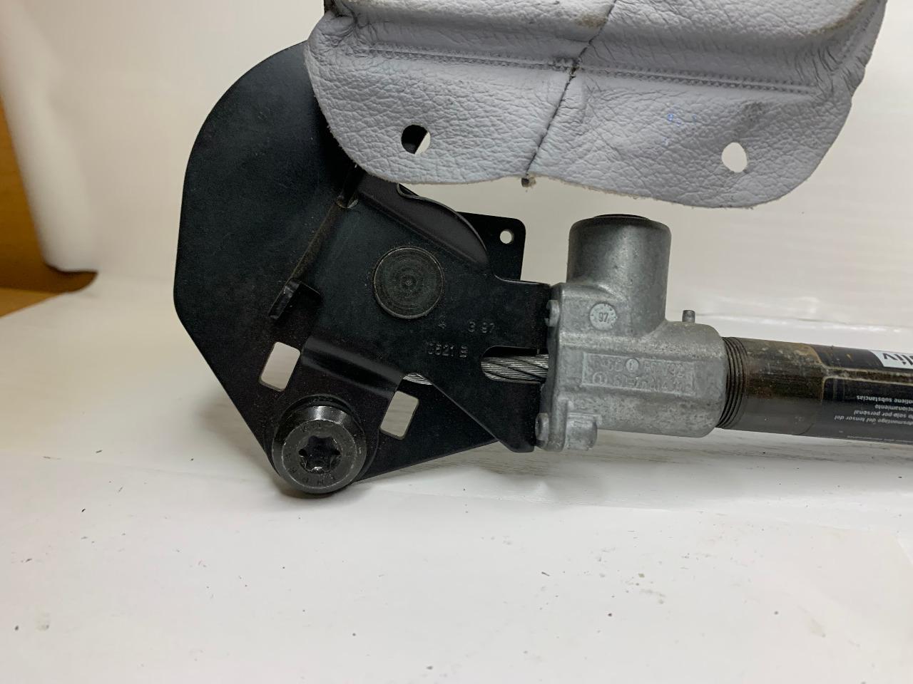 Attache ceinture sécurité E 39/38 LesAnciennes.com