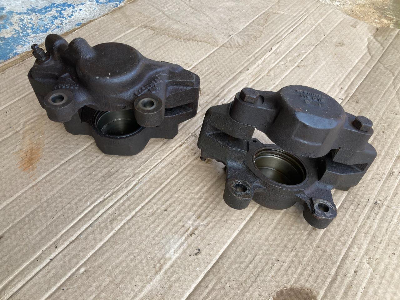 Etriers MG MGA LesAnciennes.com