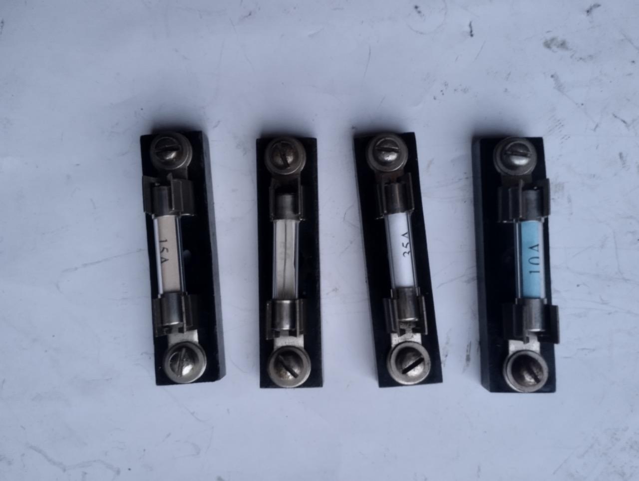 Porte fusibles LesAnciennes.com