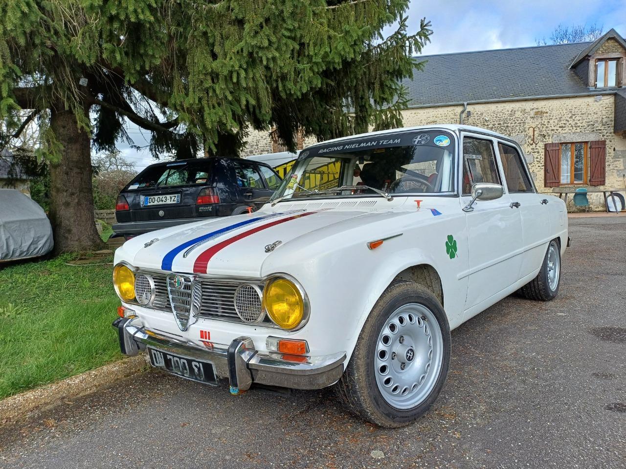 ALFA ROMEO Giulia 105 - 1967 LesAnciennes.com