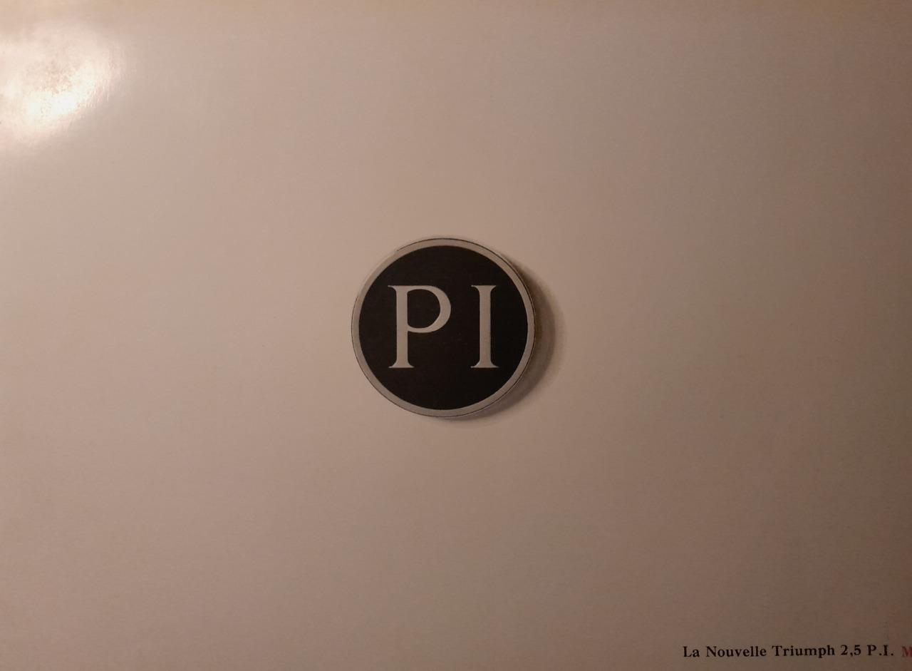 Triumph 2,5 P.I catalogue publicitaire LesAnciennes.com