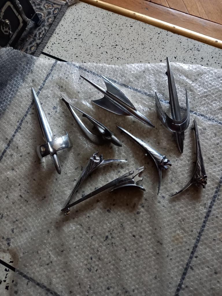 Mascottes FORD Vedette LesAnciennes.com