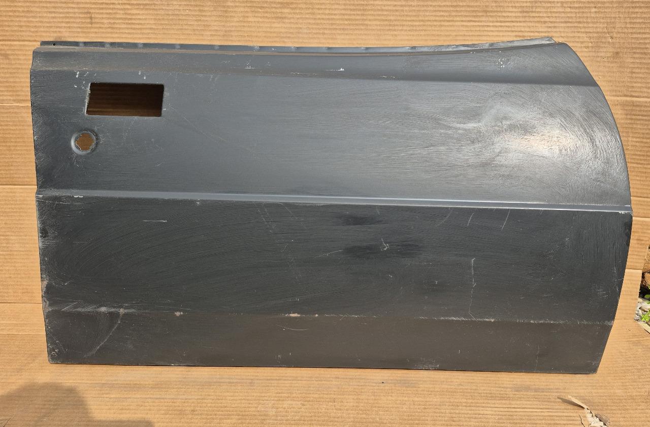 Panneau Porte Ext AV D PEUGEOT 305 LesAnciennes.com