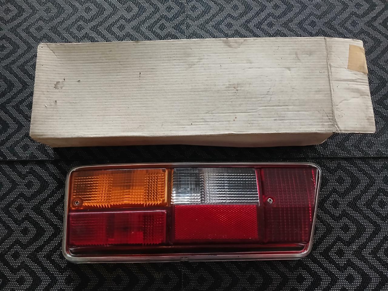 Cabochon feu arrière gauche SIMCA 1100 série 2 LesAnciennes.com