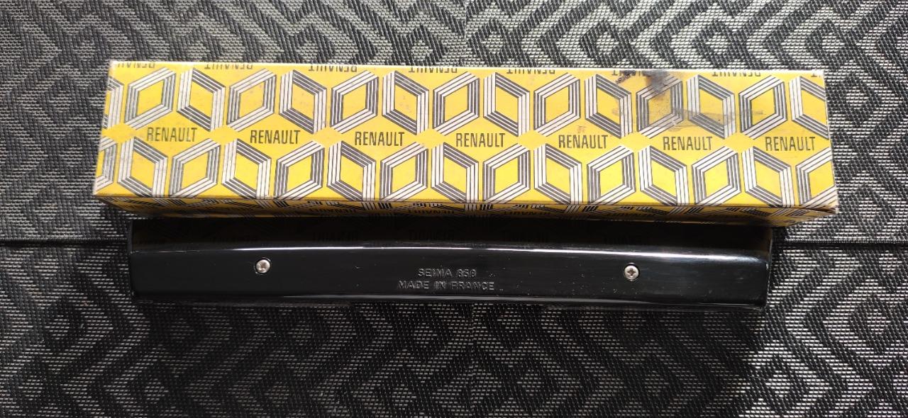 Couvercle éclairage plaque SEIMA RENAULT 6 (R6) LesAnciennes.com
