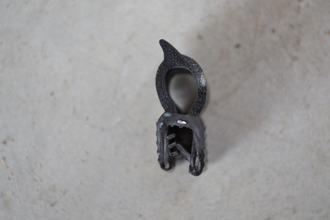 Joint de coffre PEUGEOT 405 Berline, neuf LesAnciennes.com