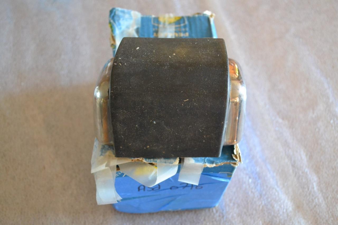 Butoir pare-chocs AVG ARDT PEUGEOT 504 CC LesAnciennes.com
