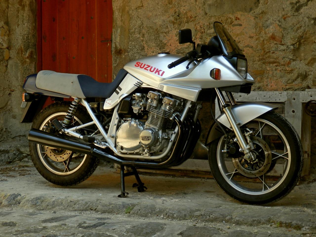 SUZUKI KATANA GSX 750 S GSX750S - 1982 LesAnciennes.com