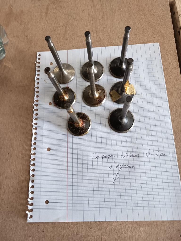 Soupapes d'admission neuves d'époque LesAnciennes.com