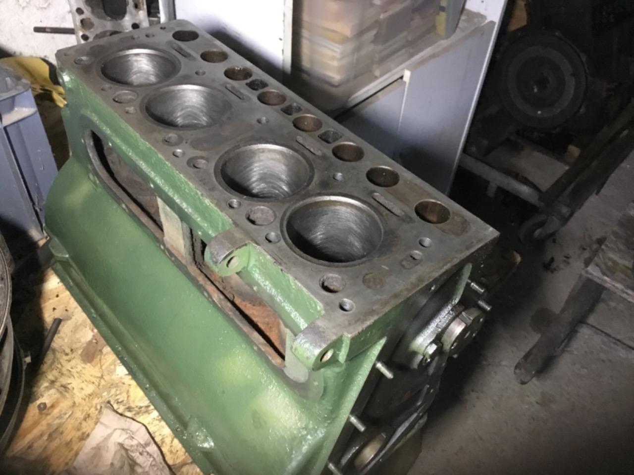 Lot de pièces PEUGEOT 402 Bh LesAnciennes.com