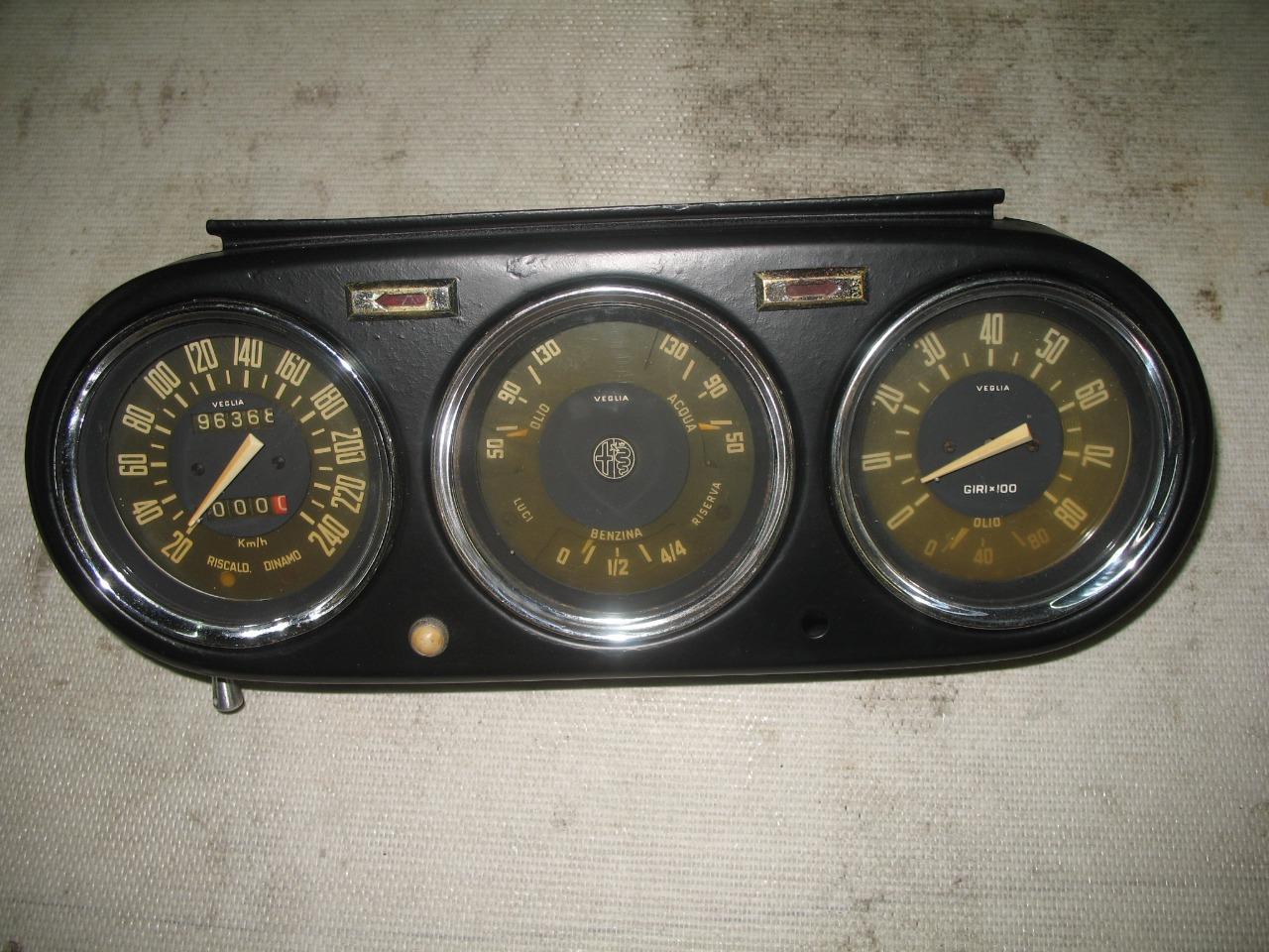 Tableau de bord ALFA ROMEO 2600 LesAnciennes.com