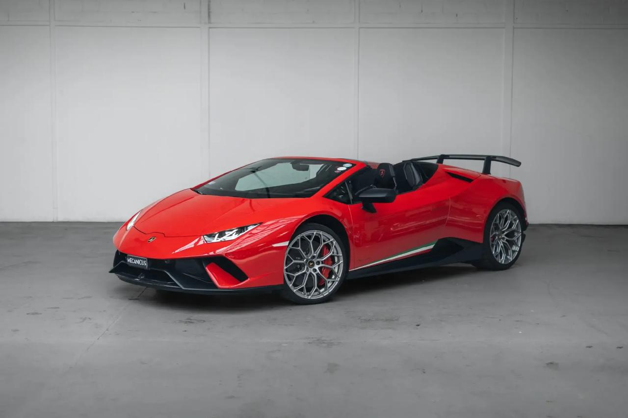 2018 Lamborghini Huracan Performante Spyder LesAnciennes.com