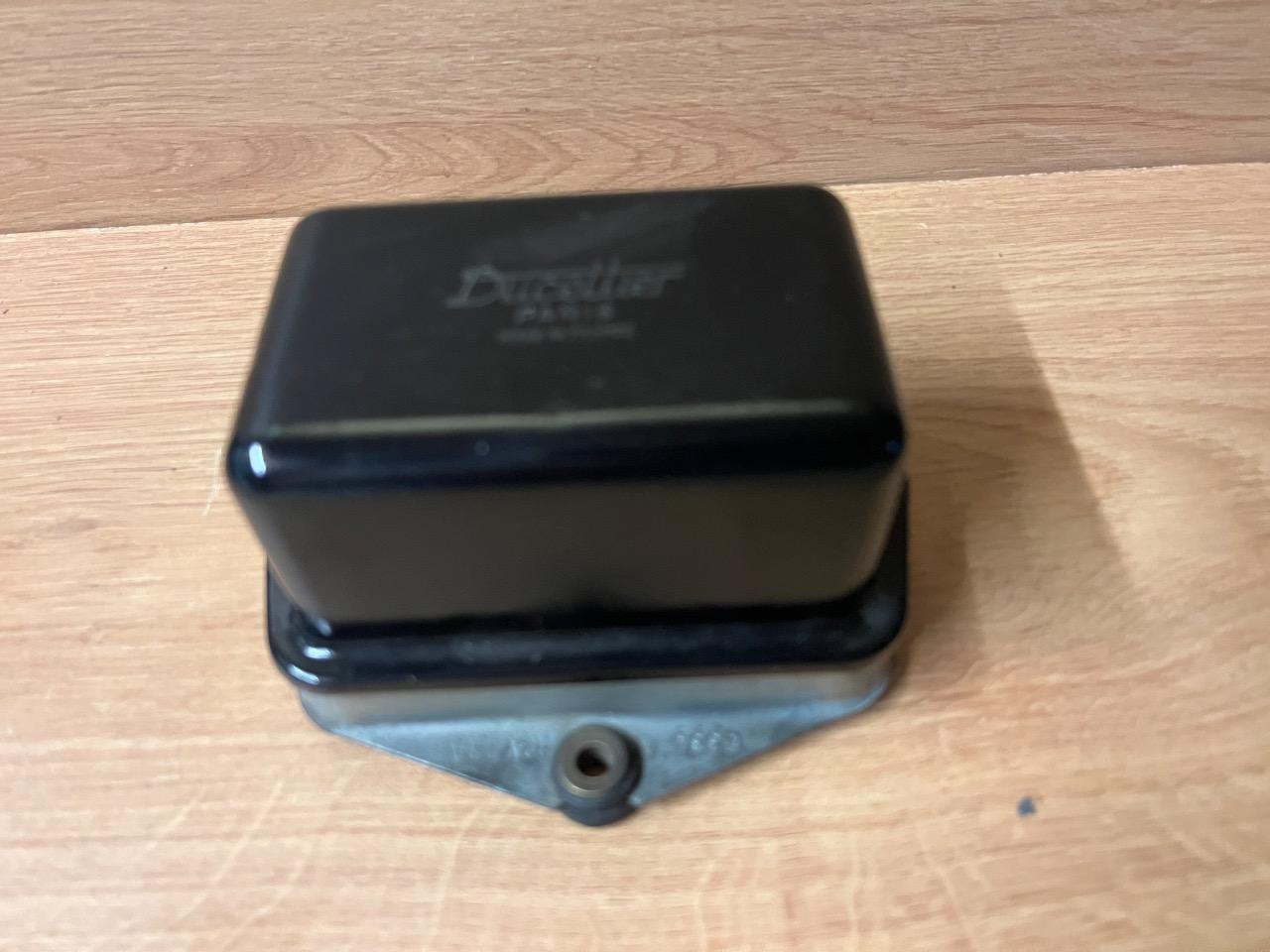 Régulateur Ducellier pour Dauphine. LesAnciennes.com