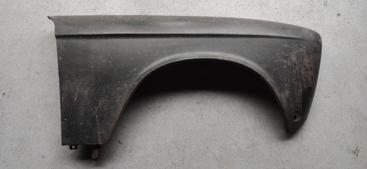 Aile avant droite PEUGEOT 204 LesAnciennes.com