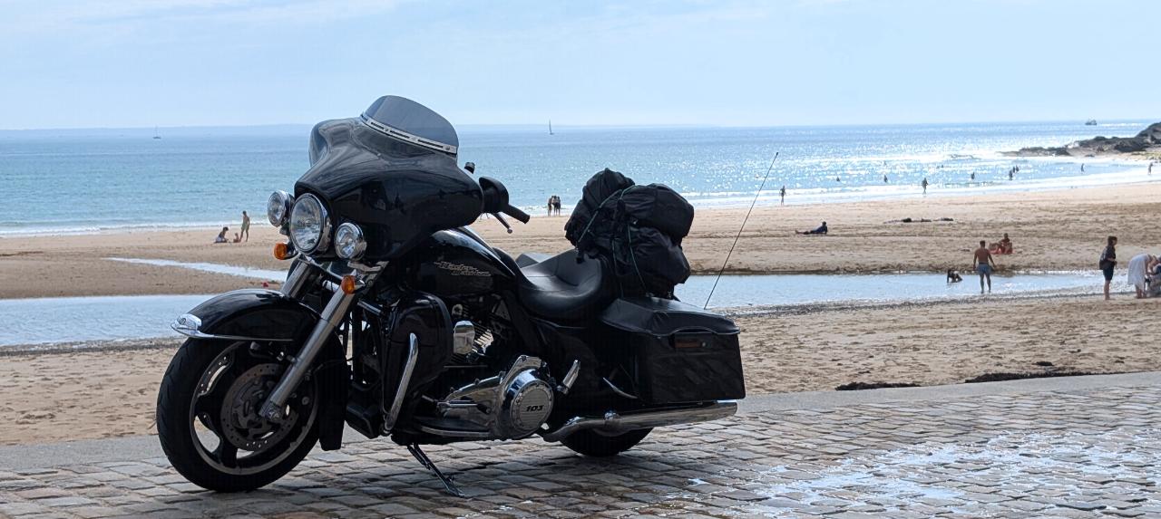 HARLEY DAVIDSON FLH Street Glide - 2012 LesAnciennes.com