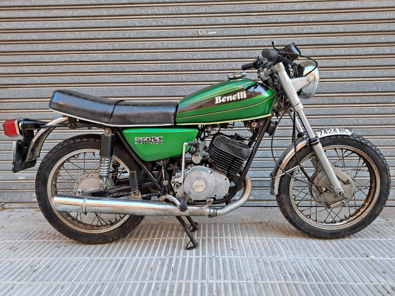 BENELLI 250 2C Tambour - 1975 LesAnciennes.com