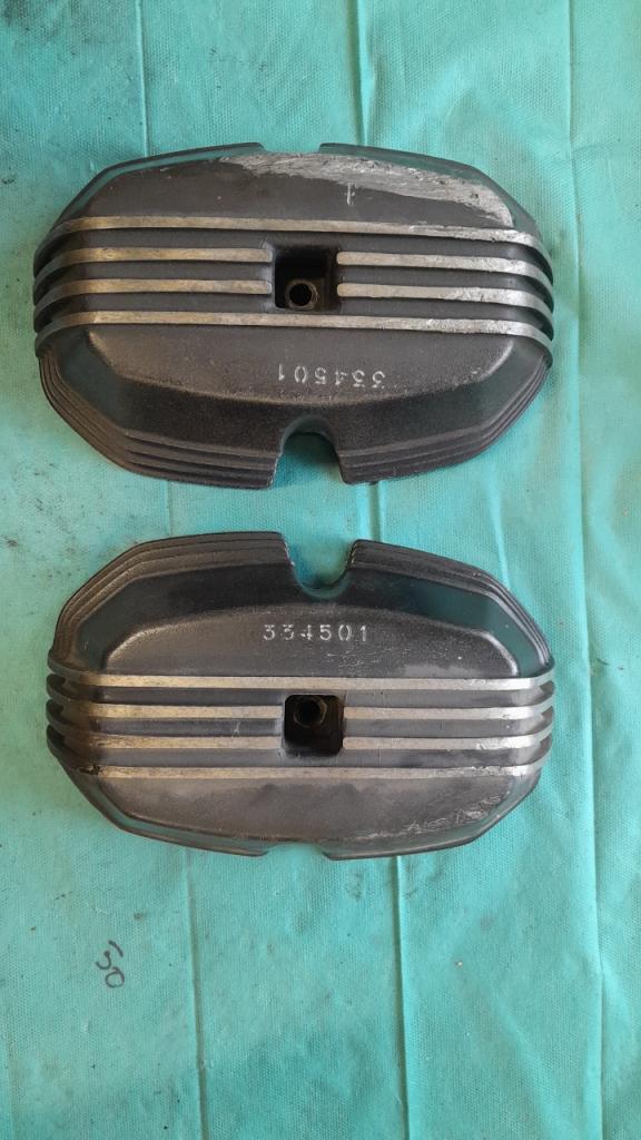 Paire de caches culbuteurs BMW. LesAnciennes.com