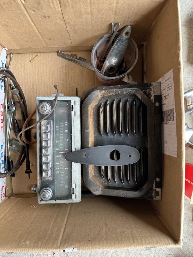 Lot de pièces CHRYSLER Windsor LesAnciennes.com