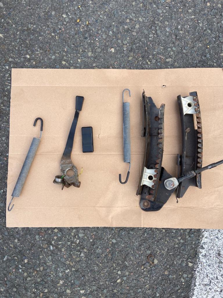 Pièces pour siege PEUGEOT 504 LesAnciennes.com