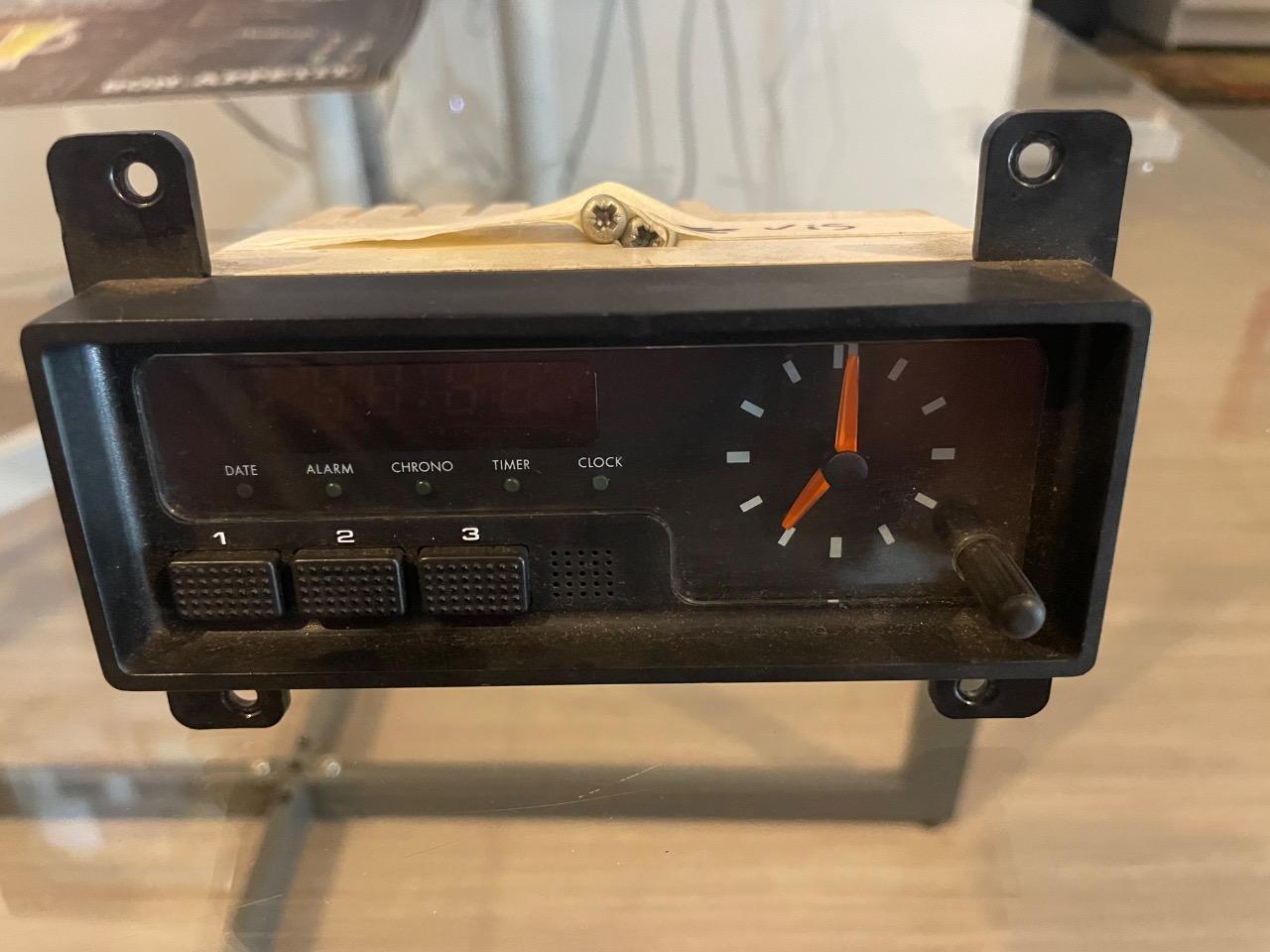 Horloge FORD Sierra MK1 LesAnciennes.com