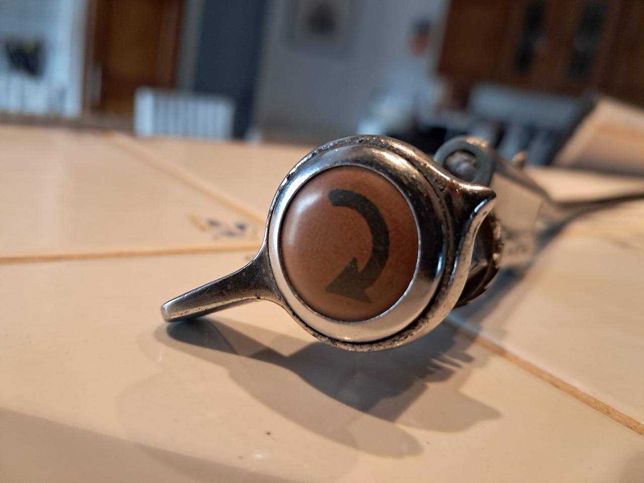 Tableau de bord CITROEN Traction 11 B LesAnciennes.com