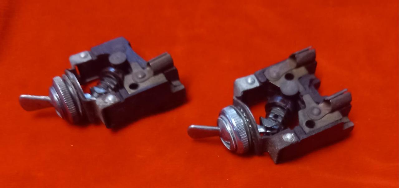 FIAT 1100 103 paire d'interrupteurs de tableau LesAnciennes.com