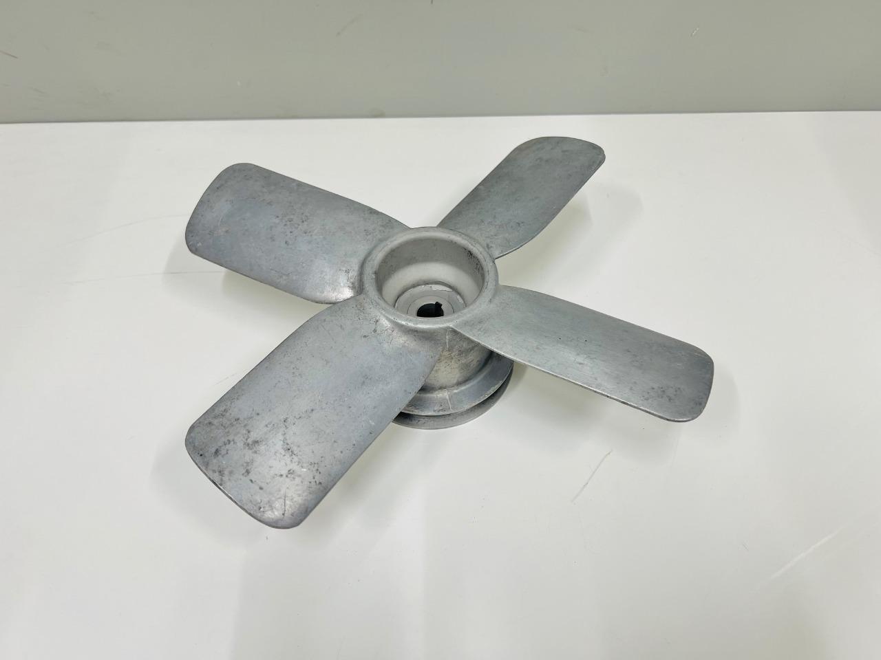 Ventilateur en aluminium Alfa Romeo Giulietta Spid LesAnciennes.com