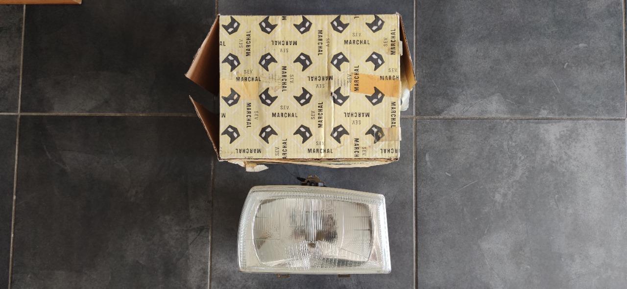 Phare droit MARCHAL code européen PEUGEOT 304 LesAnciennes.com