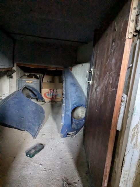 Gros lot de pièces MG MGB (Vide garage) LesAnciennes.com