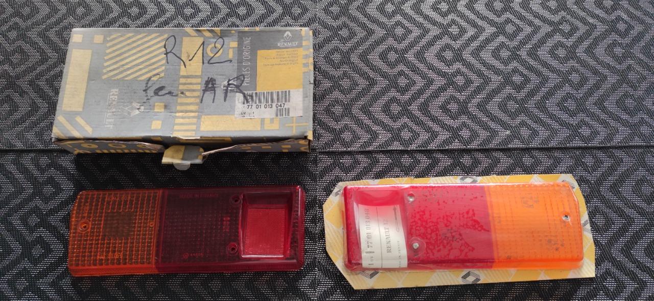 Cabochons feux arrière RENAULT 12 (R12) série 1 LesAnciennes.com