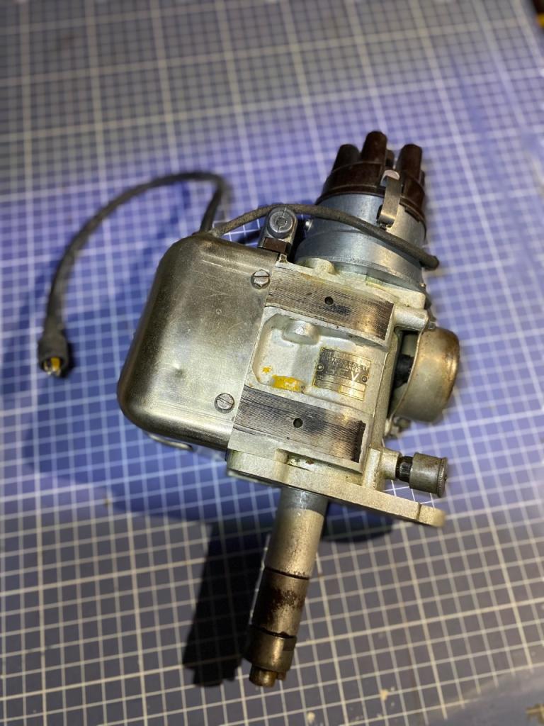 Pièces CITROEN Allumeur 6 cylindres LesAnciennes.com