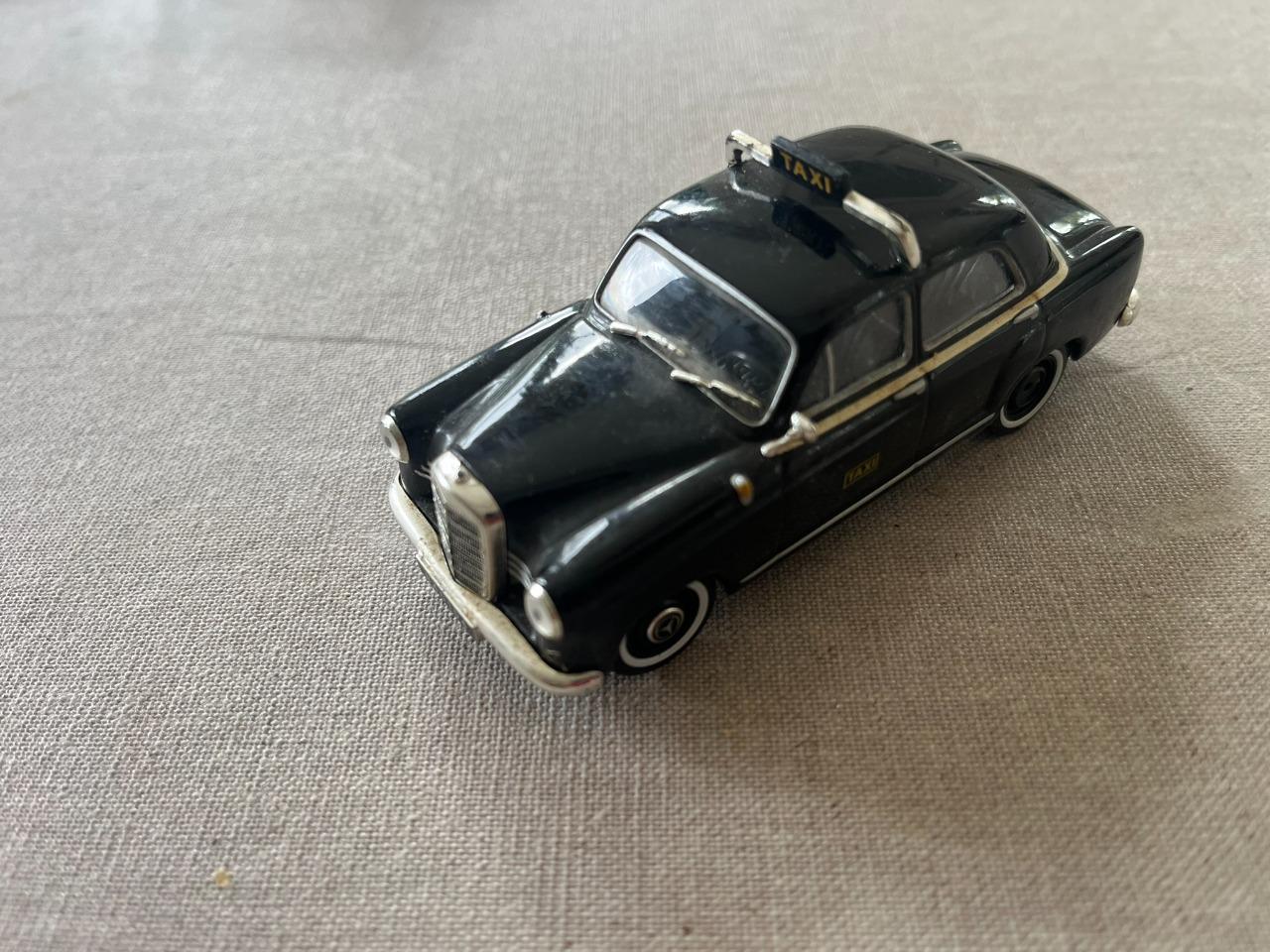 Mercedes 180 D Taxi Noir 1958 miniature LesAnciennes.com
