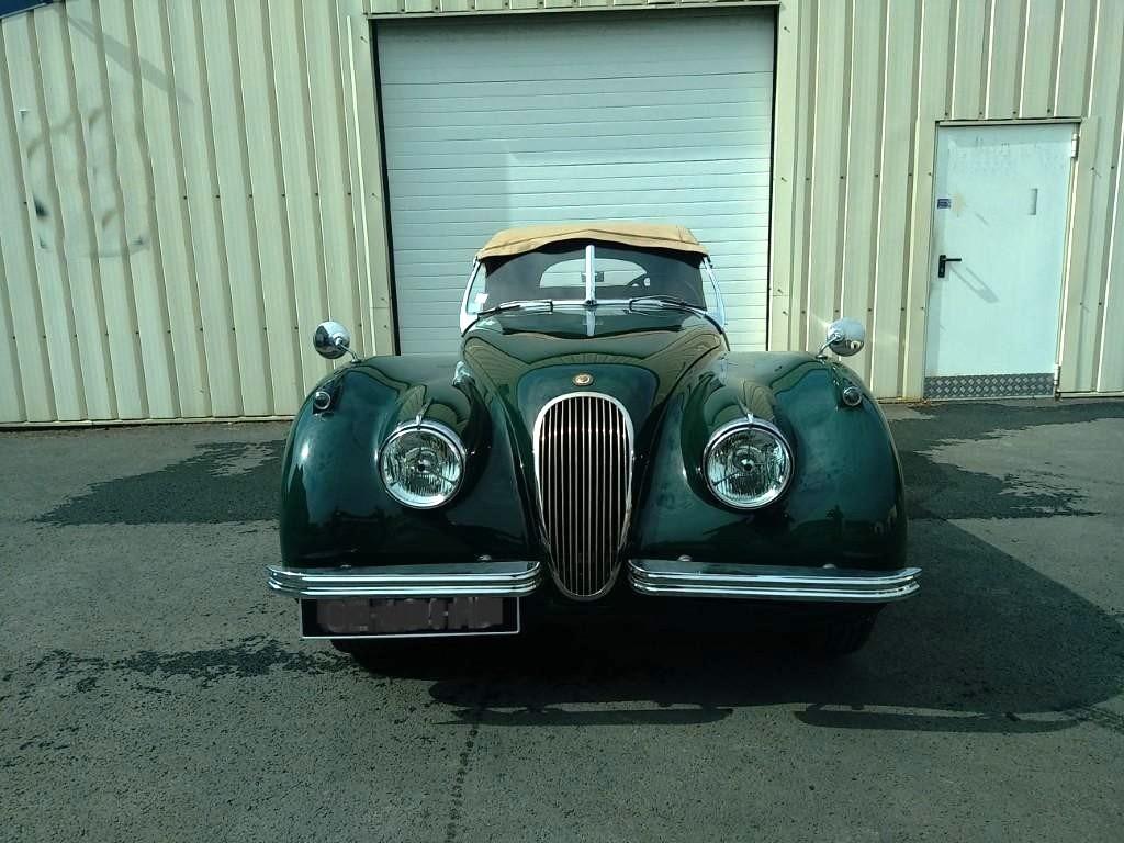 JAGUAR XK120 ROADSTER - 1952 LesAnciennes.com
