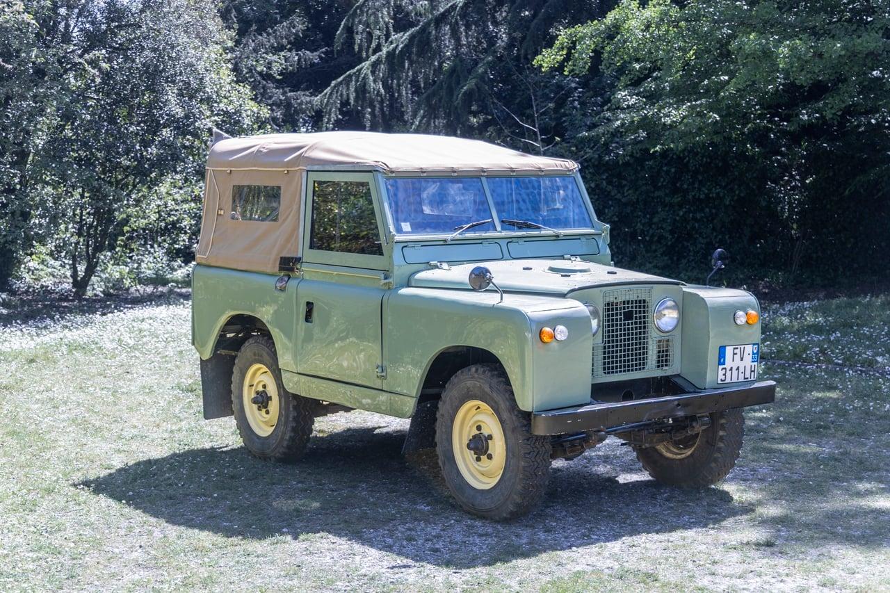 1968 Land Rover Series IIA 88" LesAnciennes.com