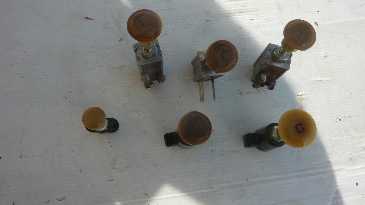 Interrupteur contac et lumière SIMCA 8 1200 LesAnciennes.com