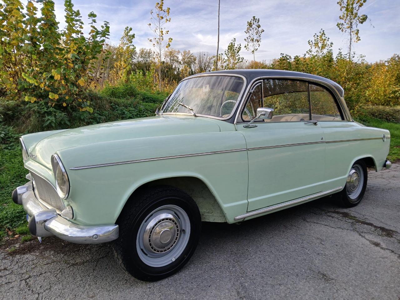 SIMCA Aronde MONACO - 1962 LesAnciennes.com
