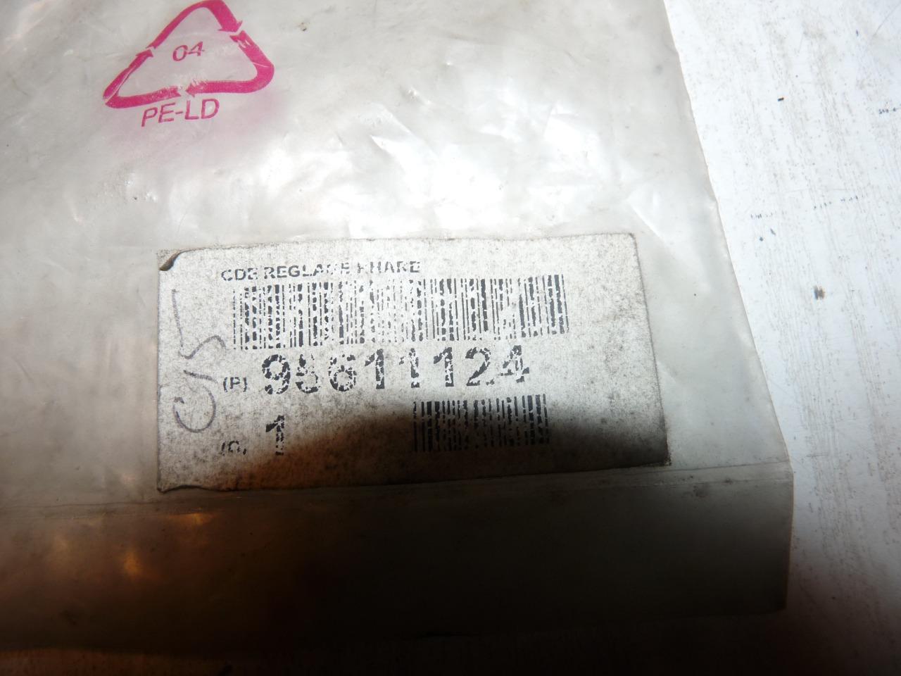 Tirette ouverture de capot CITROEN C 15 LesAnciennes.com