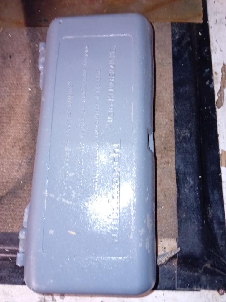 BOITE A OUTILS LOT DE BORD LesAnciennes.com